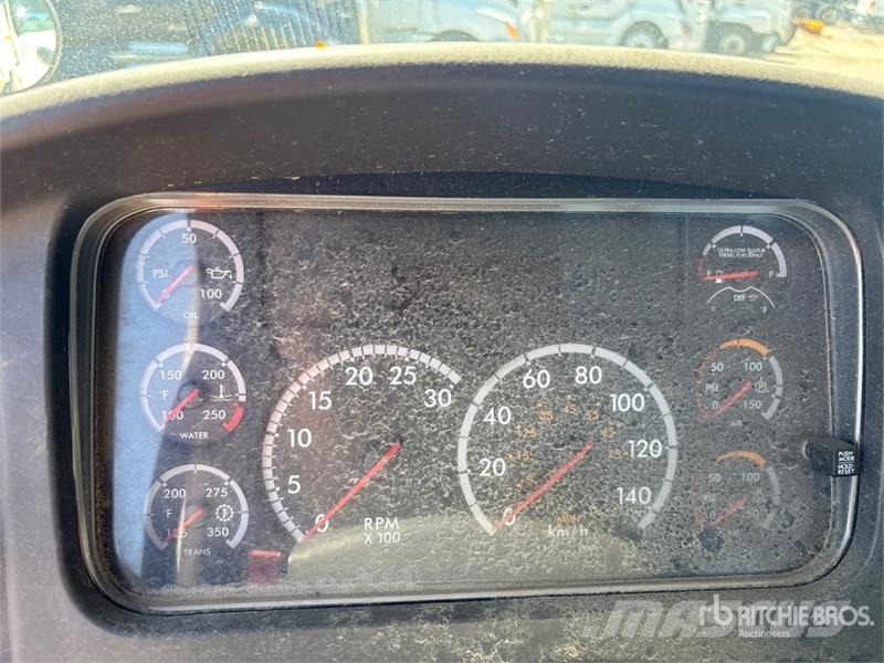 Freightliner M2 106 Cabinas e interior