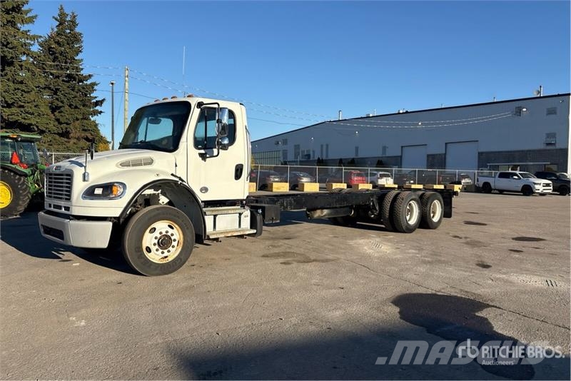 Freightliner M2 106 Cabins and interior