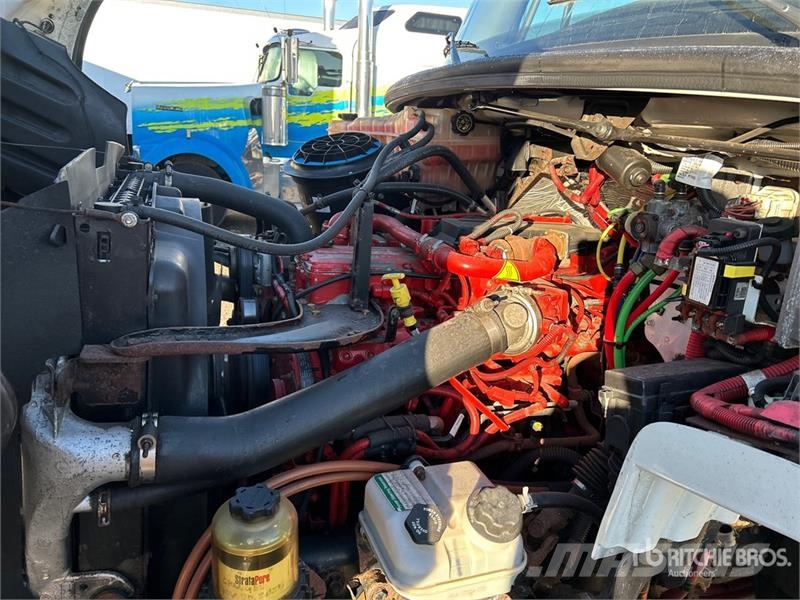 Freightliner M2 106 冷凍冷蔵車