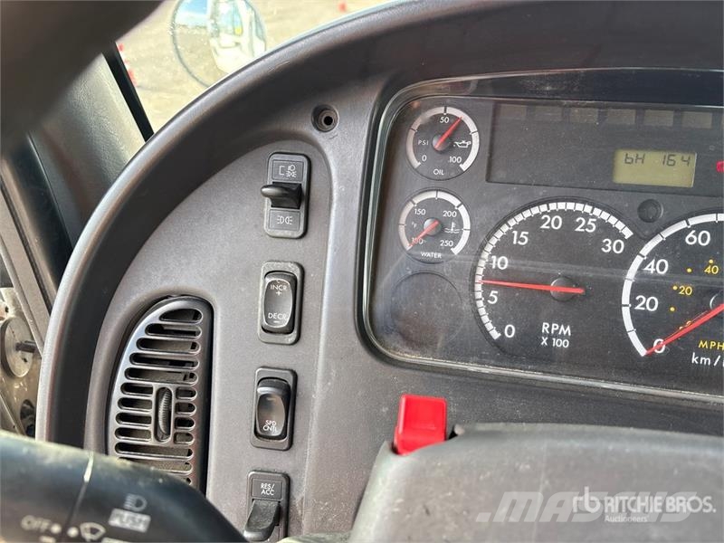 Freightliner M2 106 Cabinas