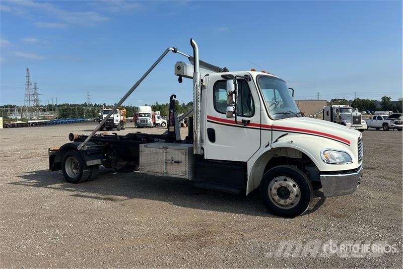Freightliner M2 106 Abrollkipper