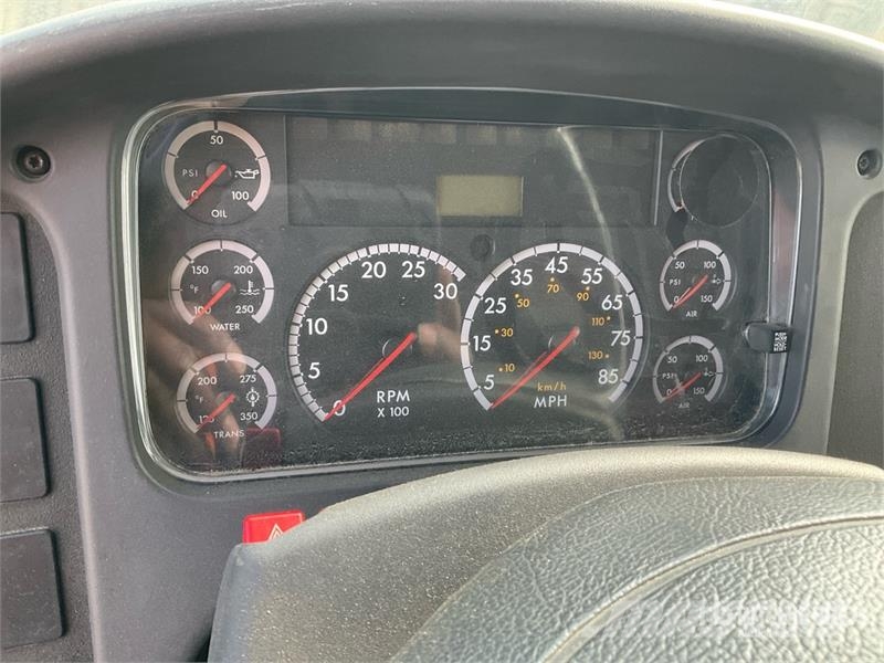 Freightliner M2 106 街路清掃車