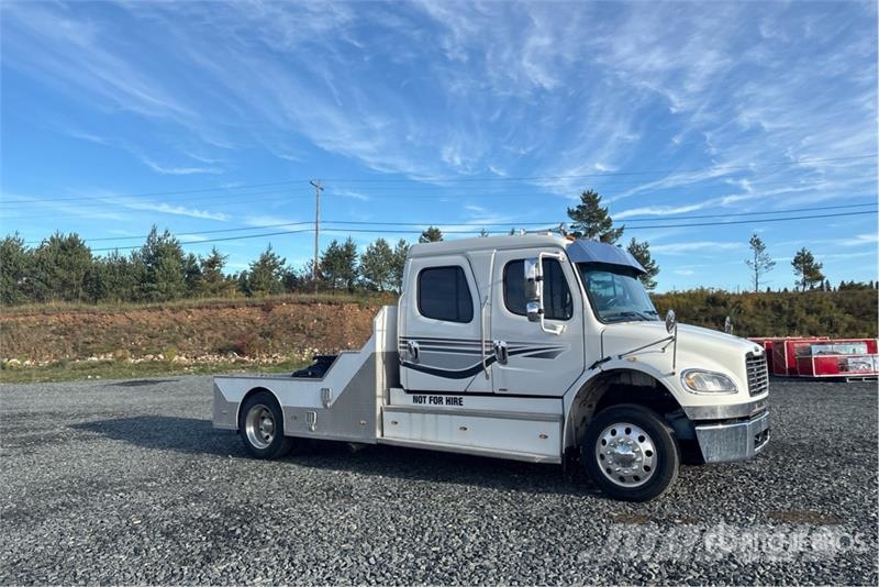 Freightliner M2 106 Тягачі
