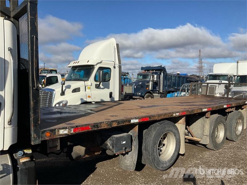 Freightliner M2 106 平板栏板货车