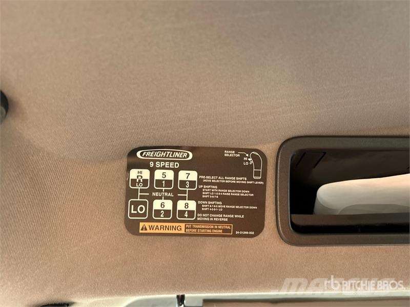 Freightliner M2 106 冷凍冷蔵車