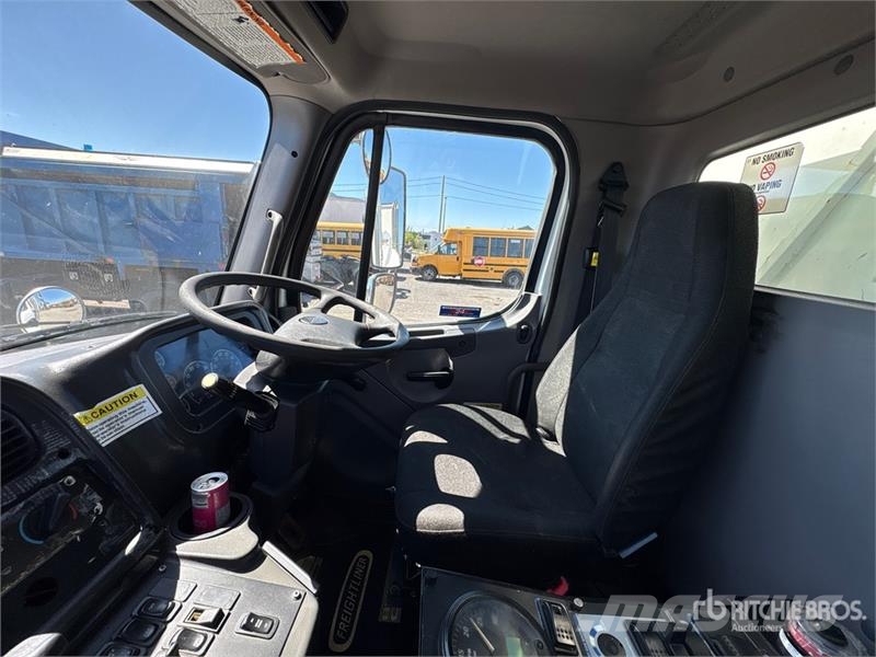 Freightliner M2 106 Прибиральні машини