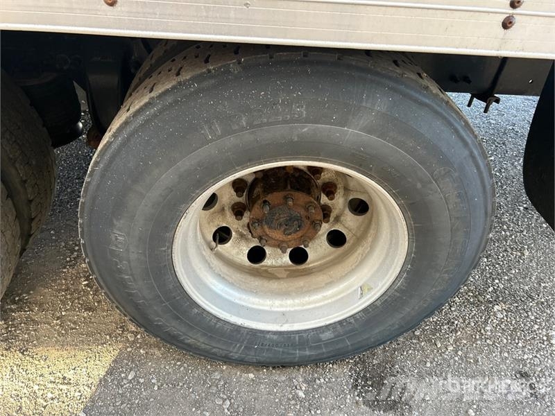 Freightliner M2 106 Isotermos y frigoríficos