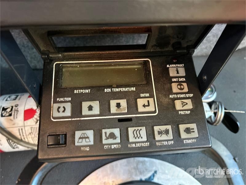 Freightliner M2 106 冷凍冷蔵車