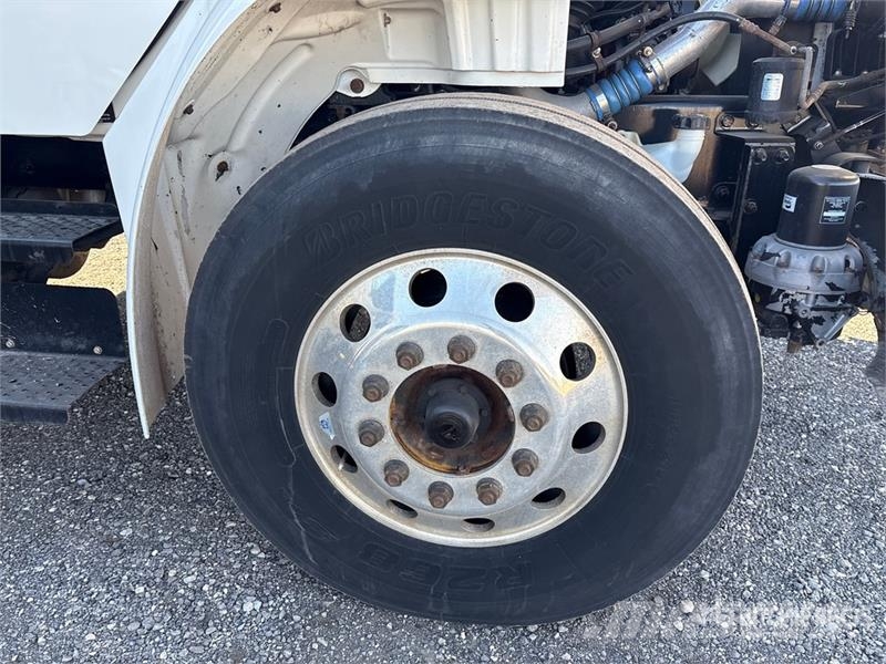 Freightliner M2 106 Temperature controlled trucks