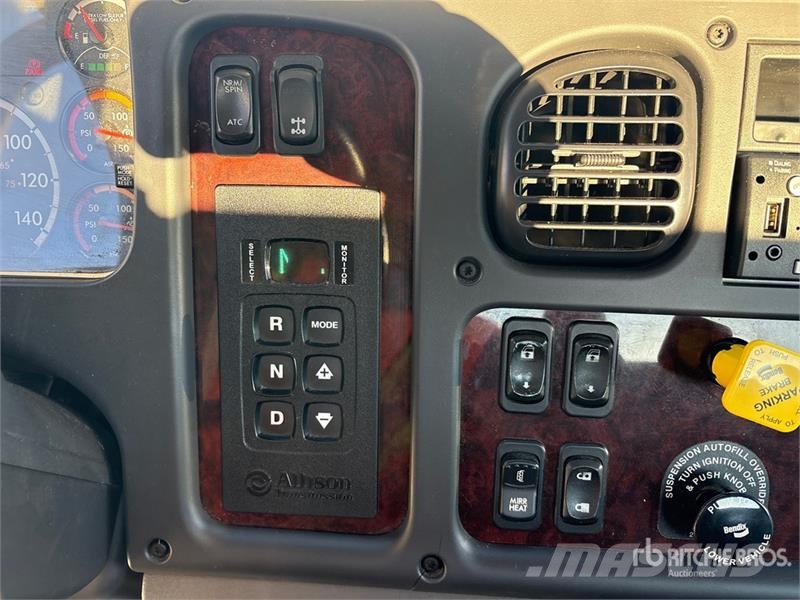 Freightliner M2 106 كابينة والداخلية