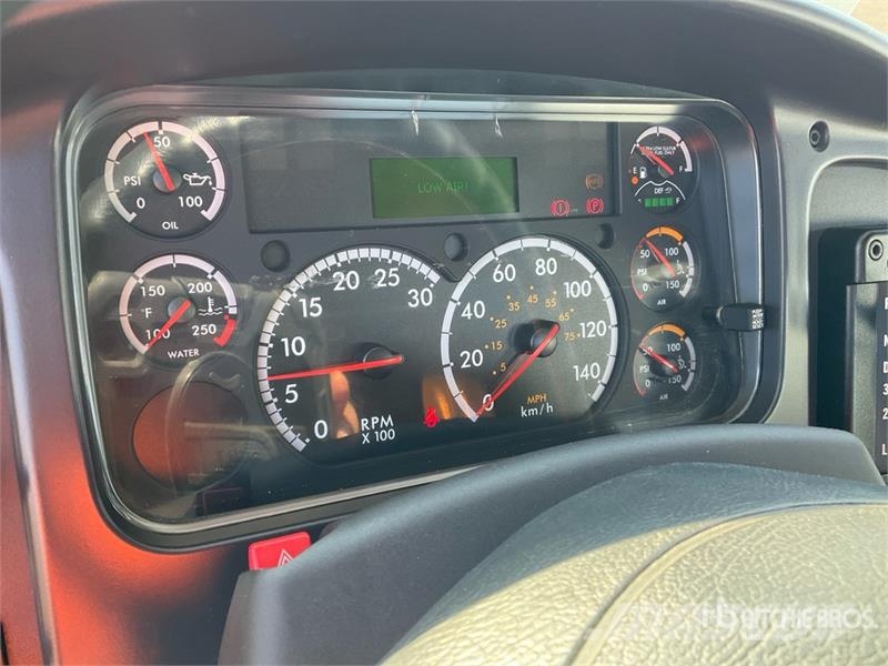 Freightliner M2 106 Kabine i unutrašnjost