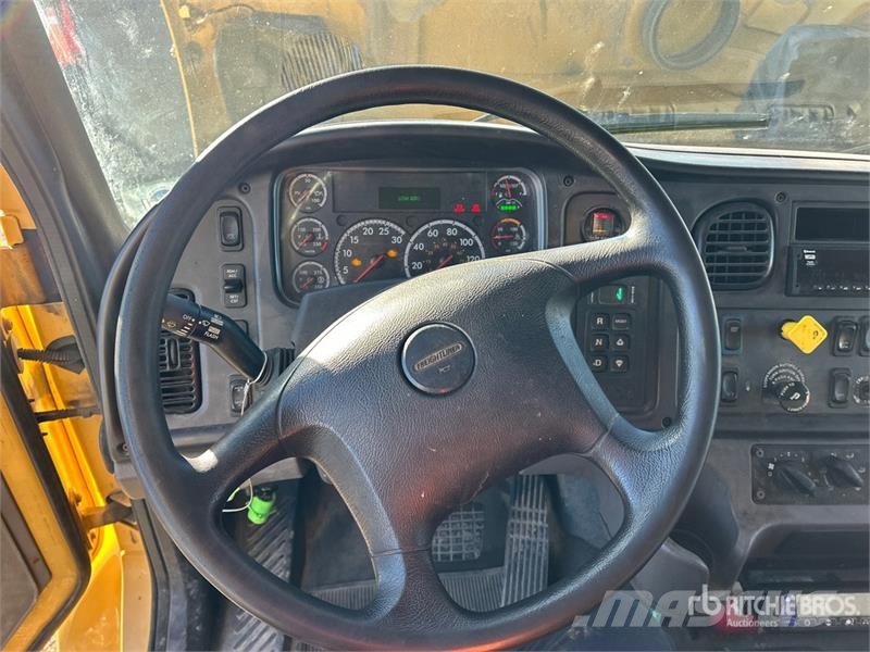 Freightliner M2 106 Kühlkoffer