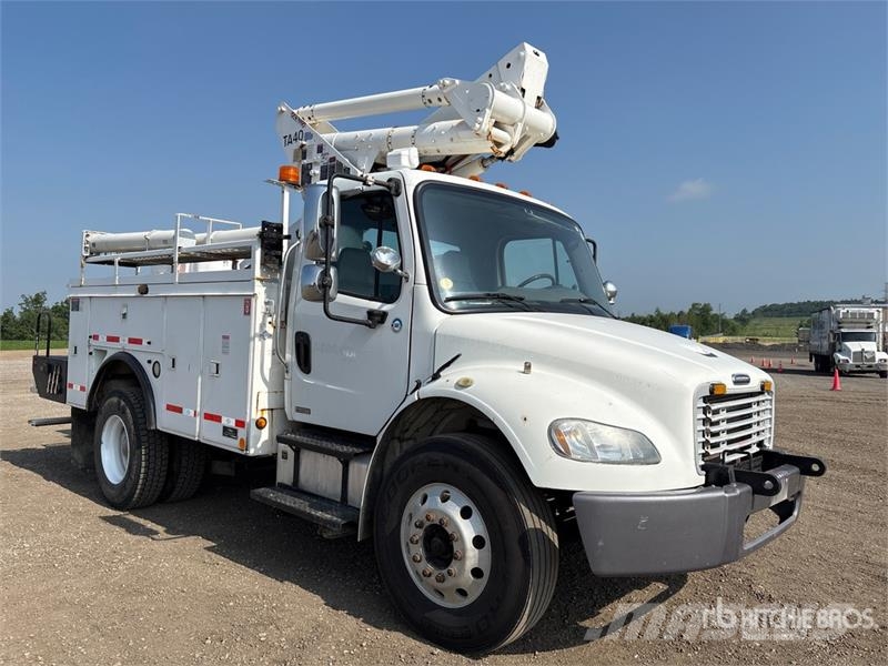 Freightliner M2 106 Nostolava-autot