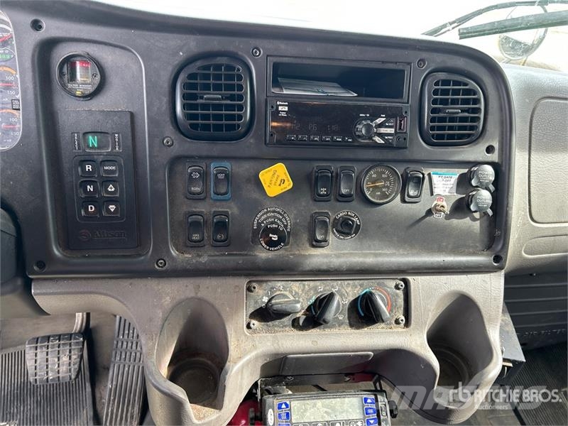 Freightliner M2 106 冷藏车