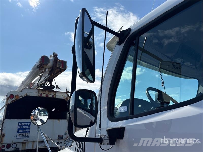 Freightliner M2 106 清掃車