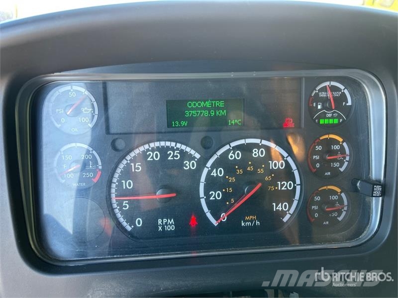 Freightliner M2 106 Kabine i unutrašnjost
