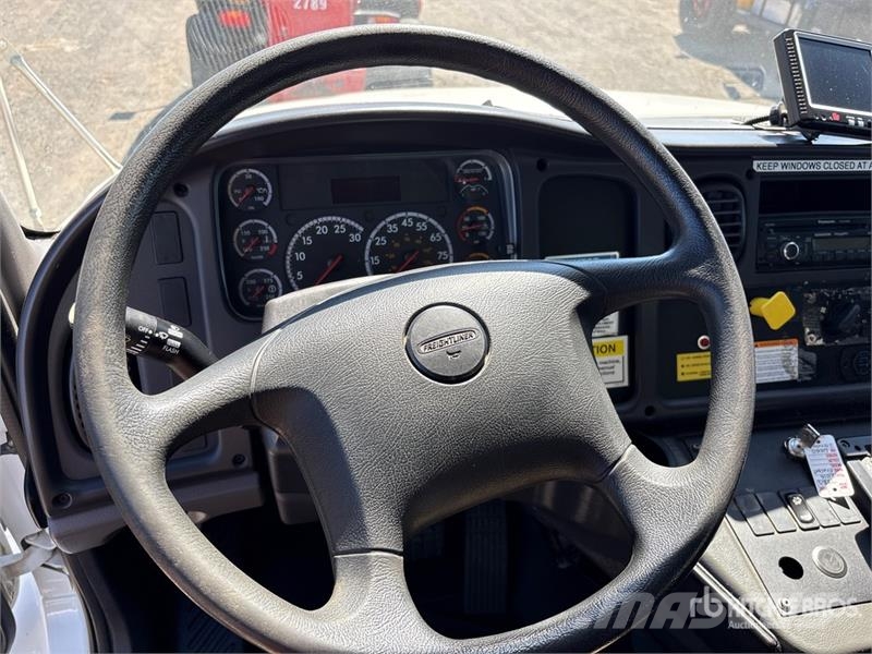 Freightliner M2 106 Прибиральні машини