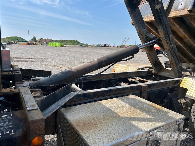 Freightliner M2 106 Abrollkipper