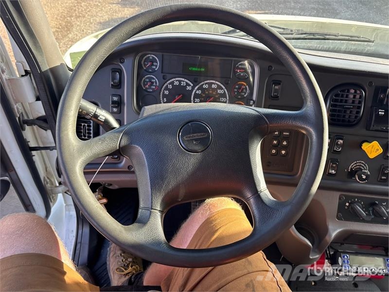 Freightliner M2 106 Camion a temperatura controllata