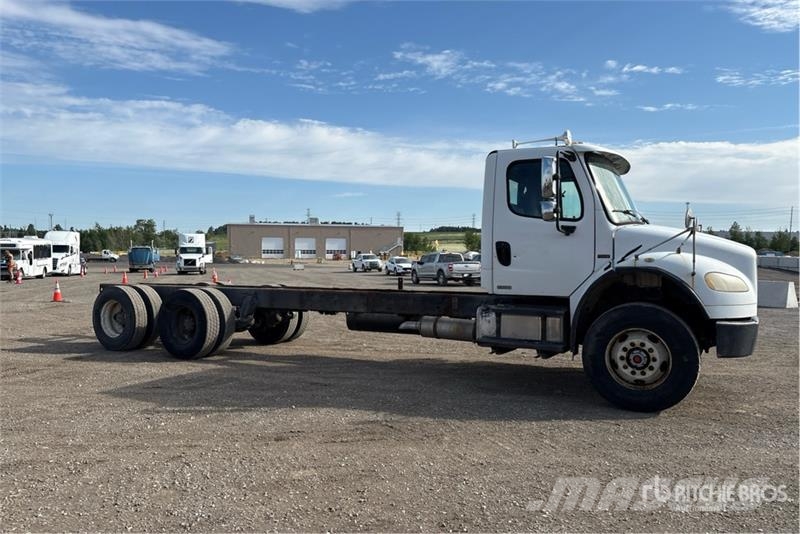 Freightliner M2 106 Cabinas