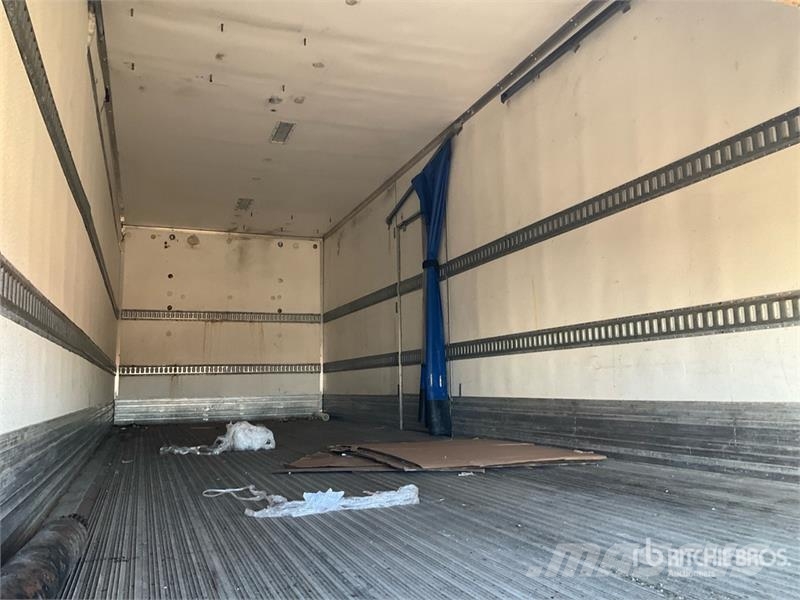 Freightliner M2 106 Sanduk kamioni