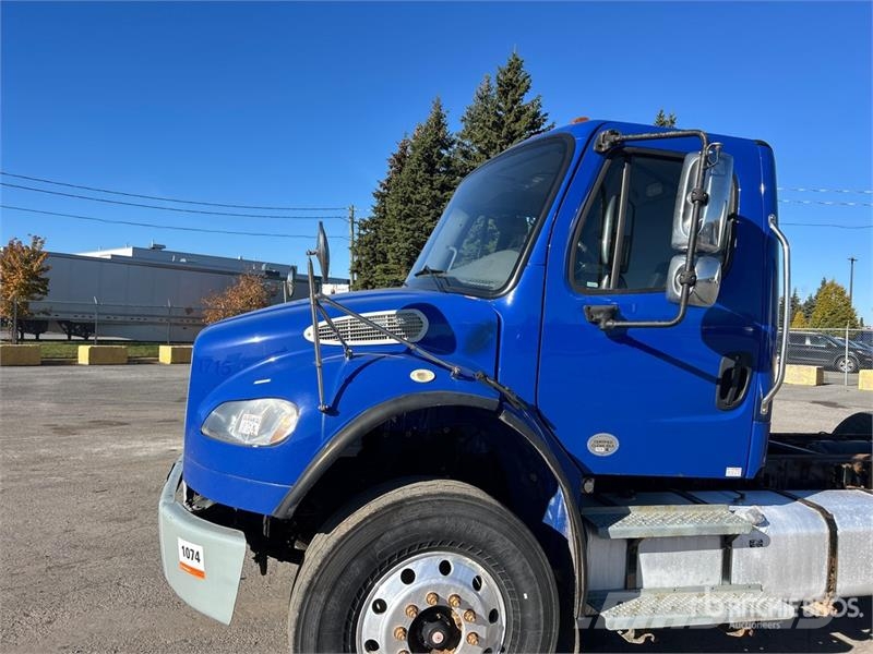 Freightliner M2 106 Kabine i unutrašnjost