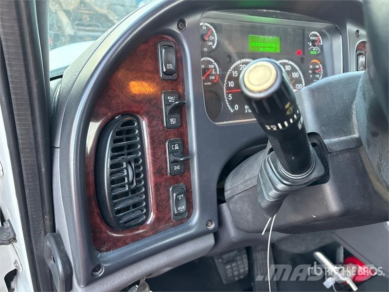 Freightliner M2 106 Kabine i unutrašnjost