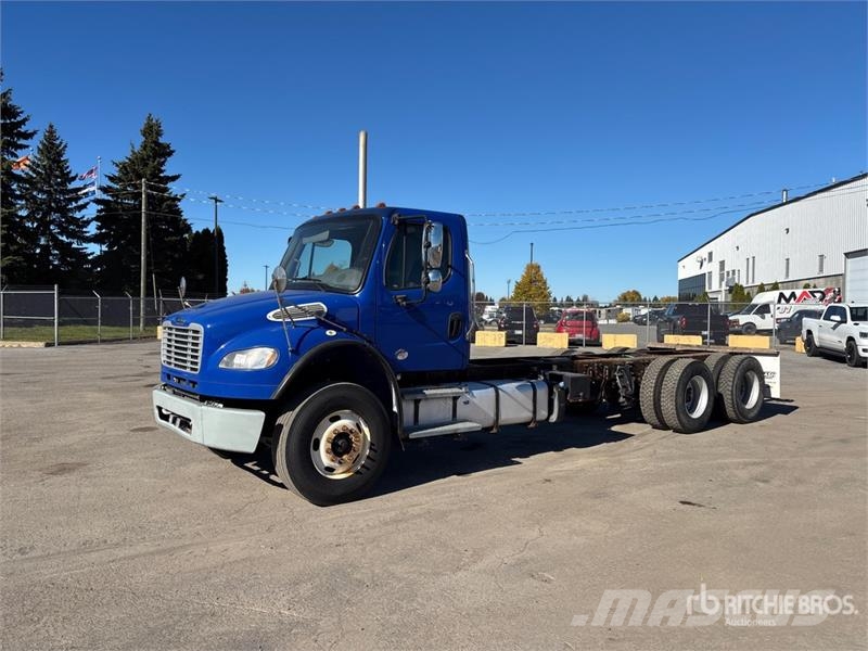 Freightliner M2 106 Kabine i unutrašnjost