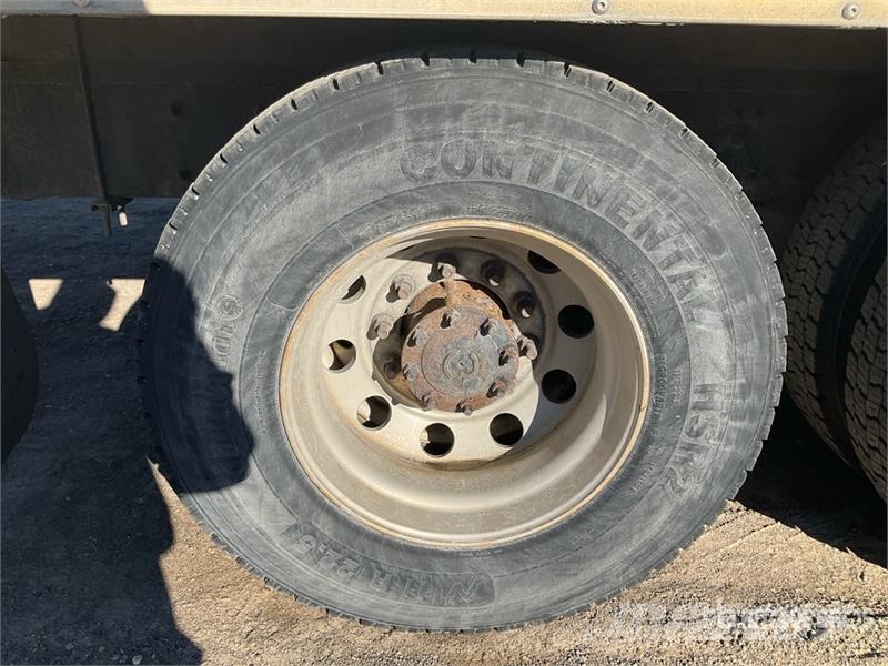 Freightliner M2 106 Sanduk kamioni