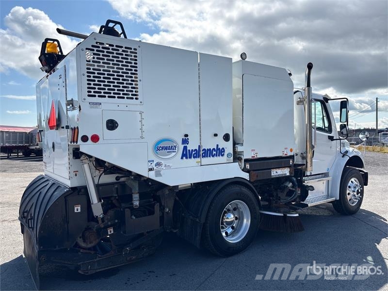 Freightliner M2 106 清掃車