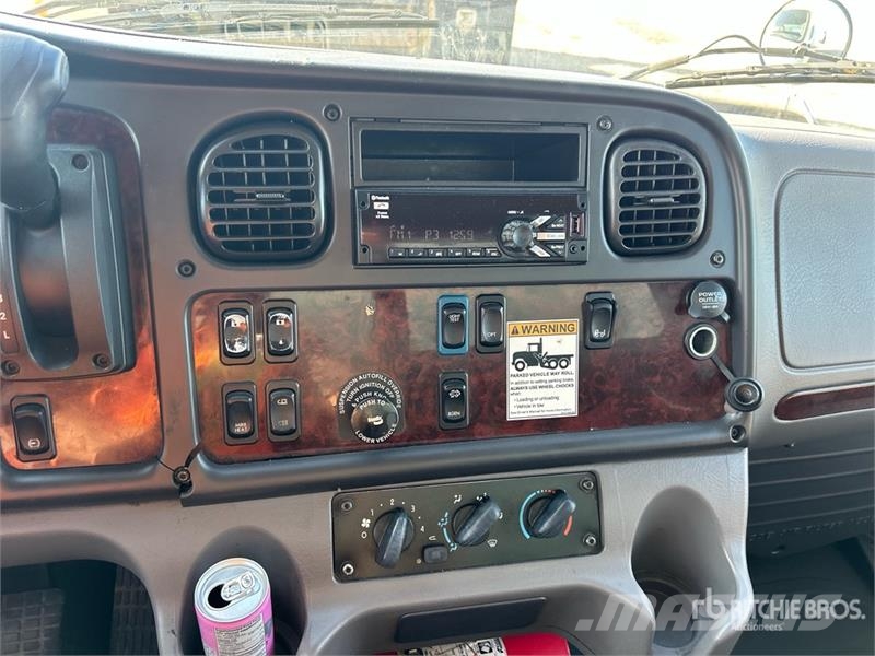 Freightliner M2 106 Sanduk kamioni
