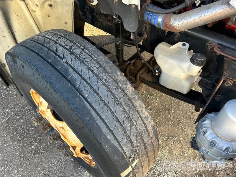 Freightliner M2 106 冷凍冷蔵車