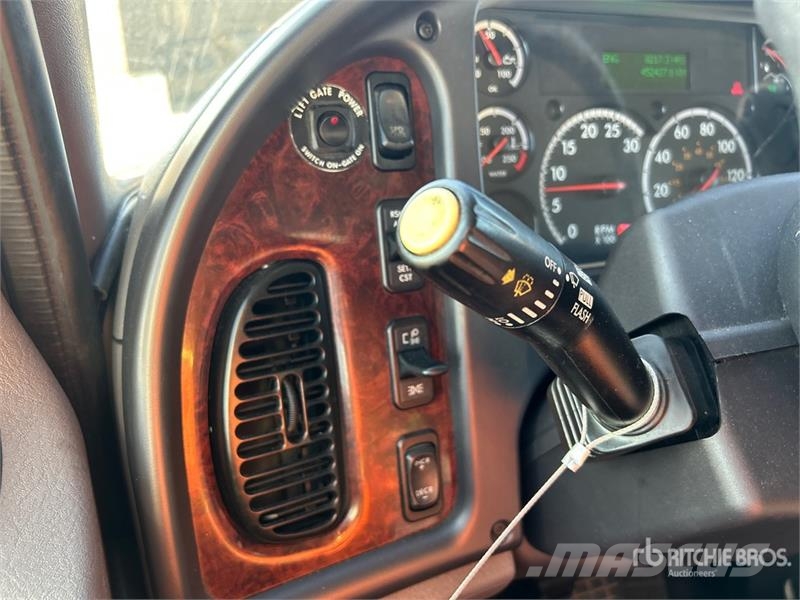 Freightliner M2 106 Sanduk kamioni