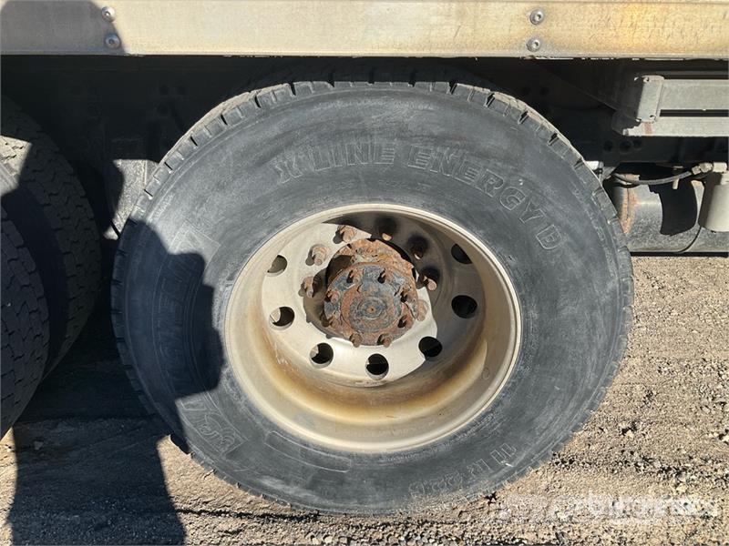Freightliner M2 106 Sanduk kamioni