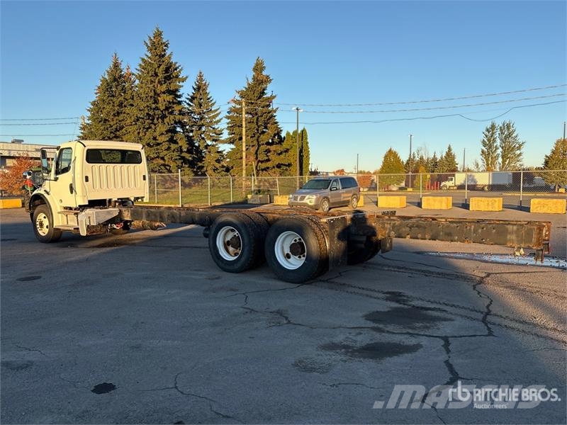 Freightliner M2 106 Kabine i unutrašnjost