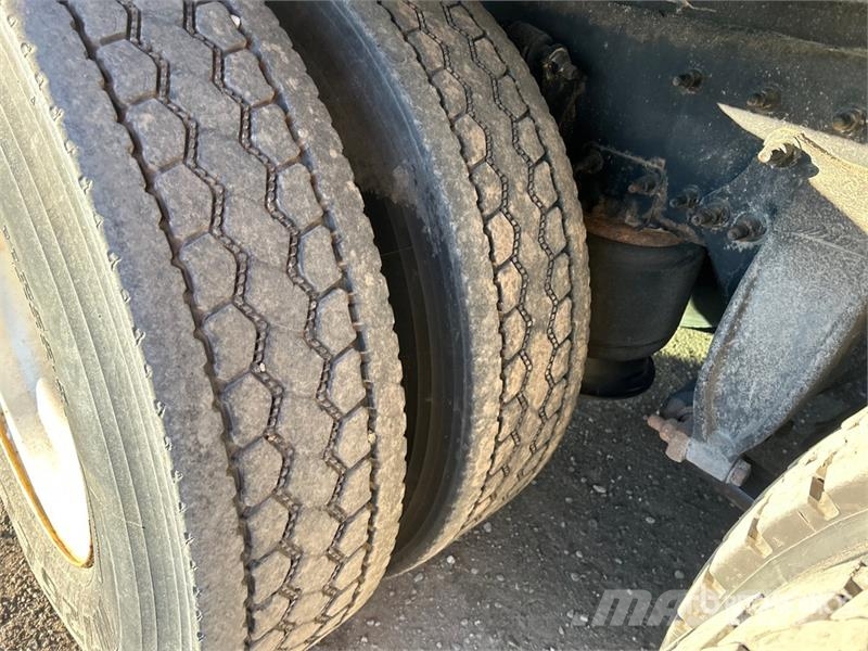 Freightliner M2 106 冷凍冷蔵車