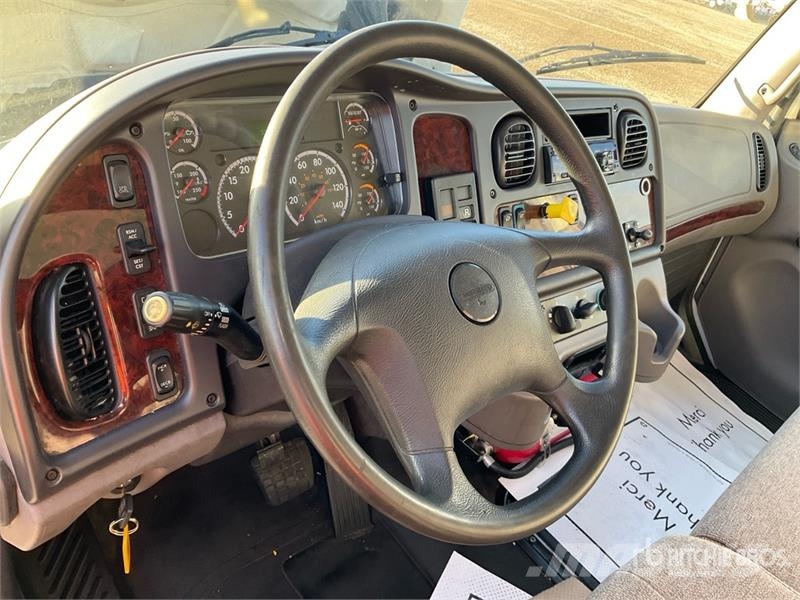 Freightliner M2 106 Грузовики-Рефрижераторы