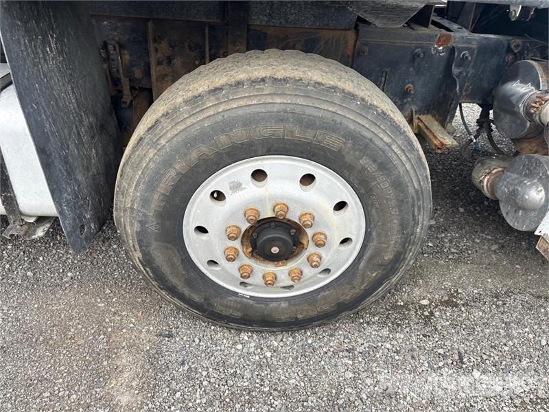 Freightliner M2 106 Camiones bañeras basculantes o volquetes