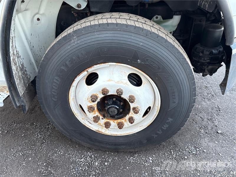 Freightliner M2 106 Kabine i unutrašnjost