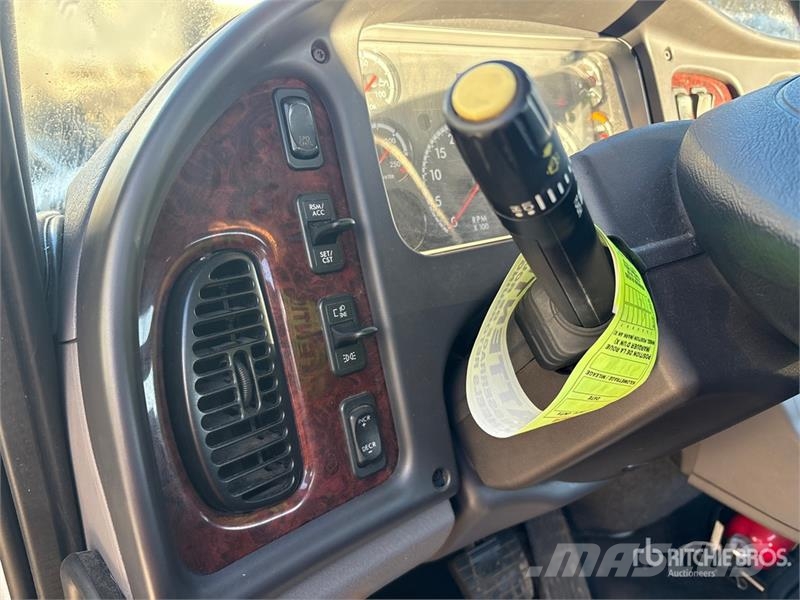 Freightliner M2 106 كابينة والداخلية