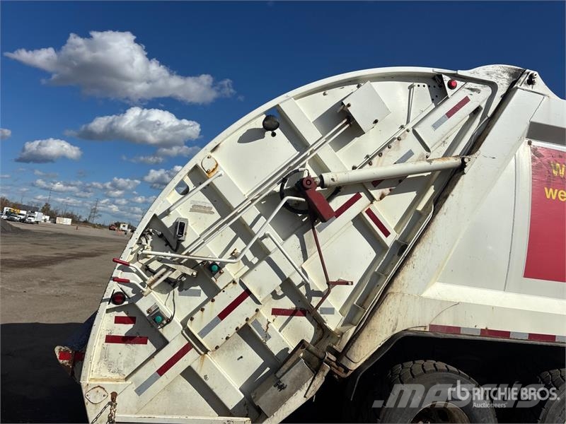 Freightliner M2 106 Camion dei rifiuti