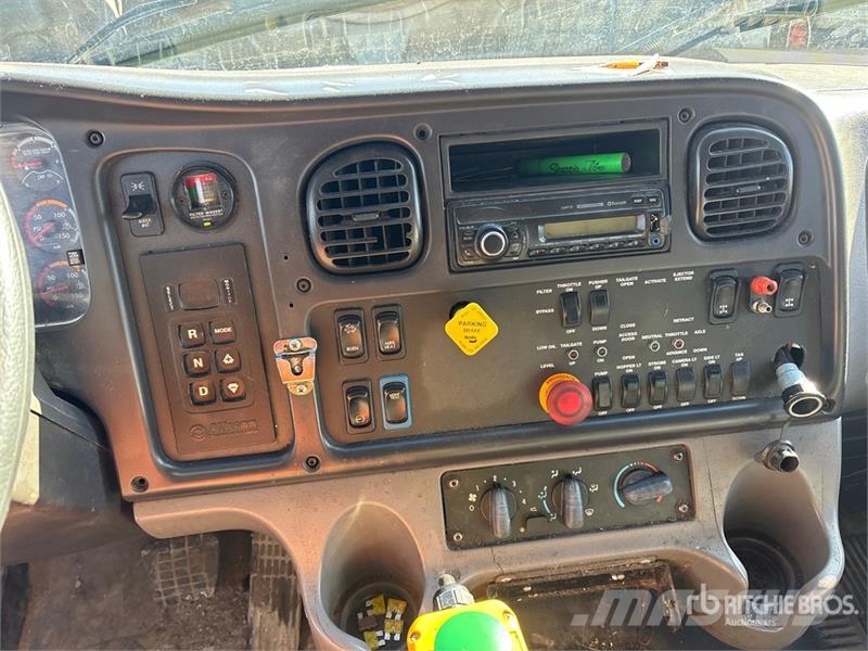 Freightliner M2 106 Kamioni za otpad