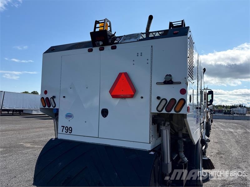 Freightliner M2 106 清掃車