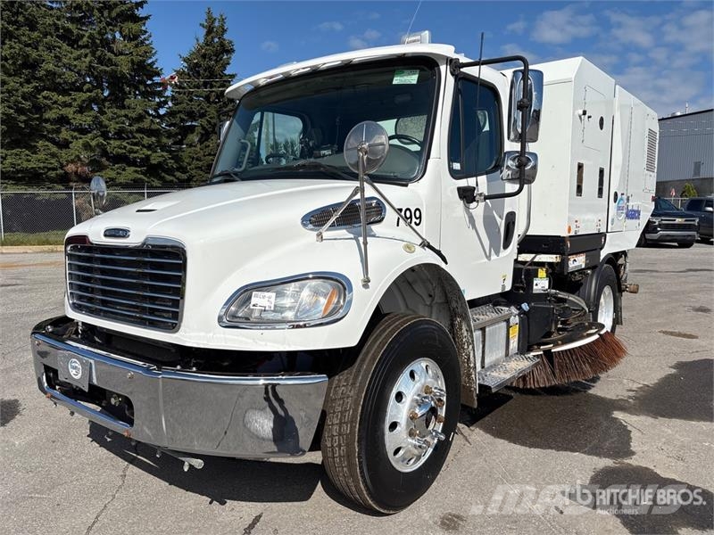Freightliner M2 106 清掃車