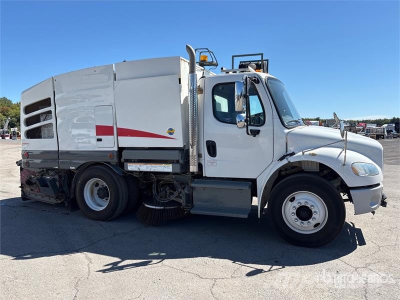 Freightliner M2 106 Прибиральні машини