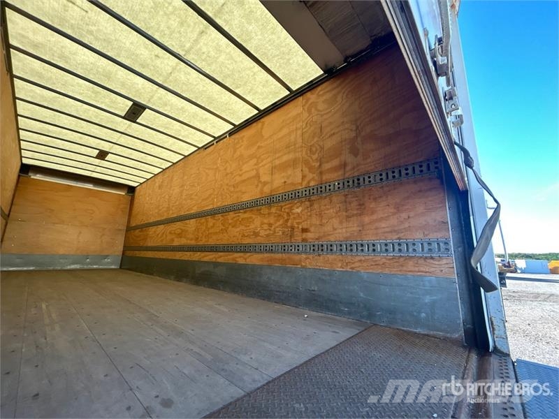 Freightliner M2 106 Sanduk kamioni