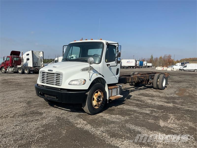 Freightliner M2 106 Kabine i unutrašnjost