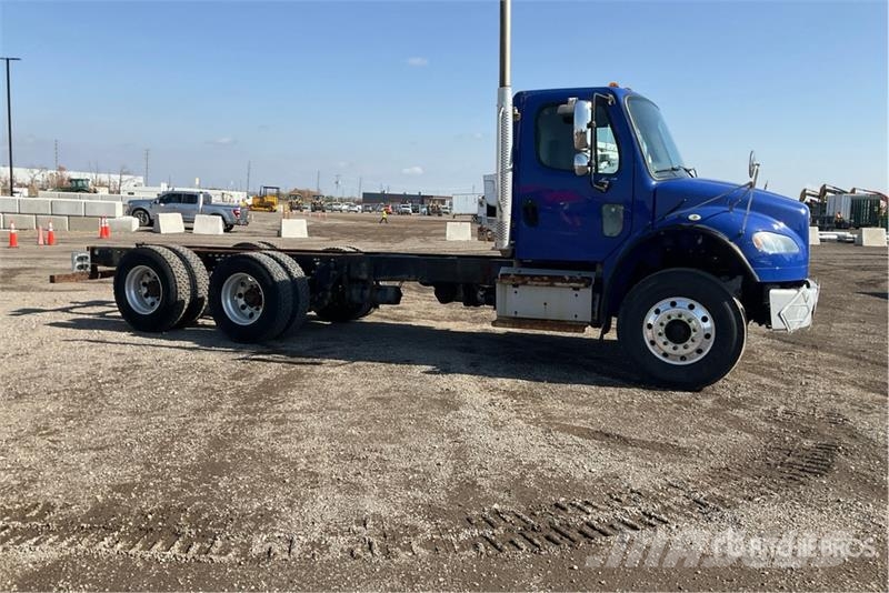 Freightliner M2 106 Kabine i unutrašnjost