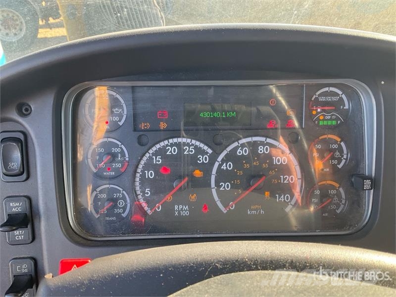 Freightliner M2 106 Sanduk kamioni