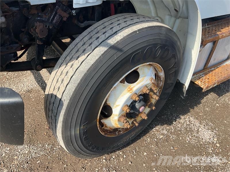 Freightliner M2 106 Kabine i unutrašnjost